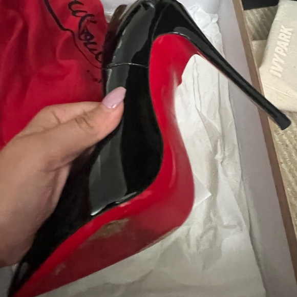 Only wore them once. They are in excellent condition. - Picture 3 of 4